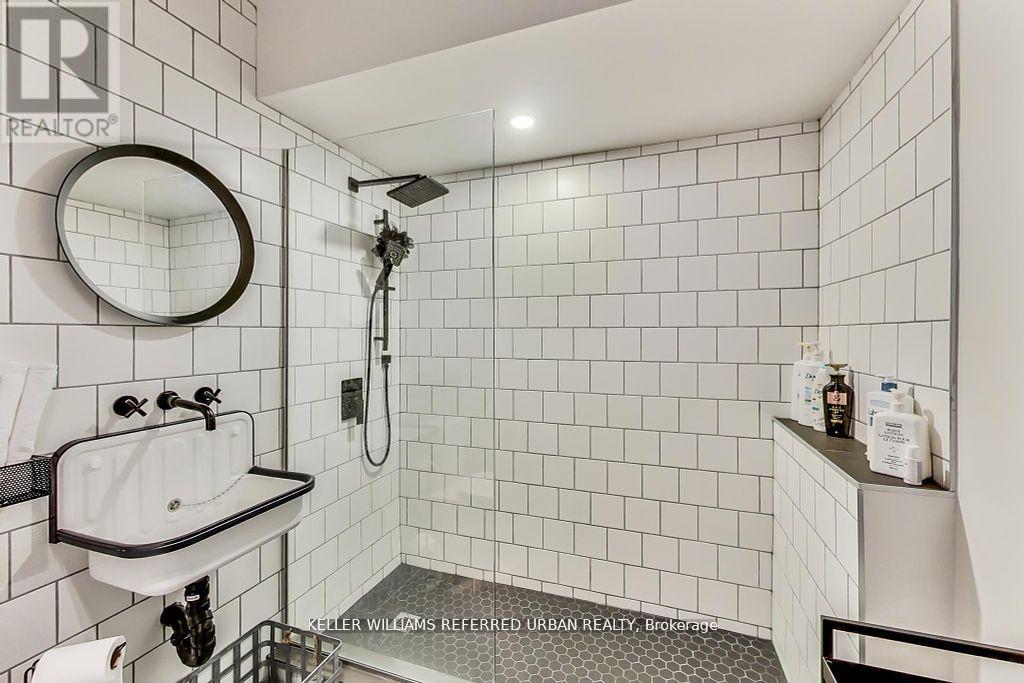 205 BATHURST STREET - 34