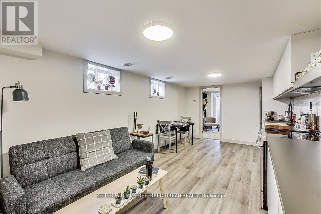 205 BATHURST STREET - 37