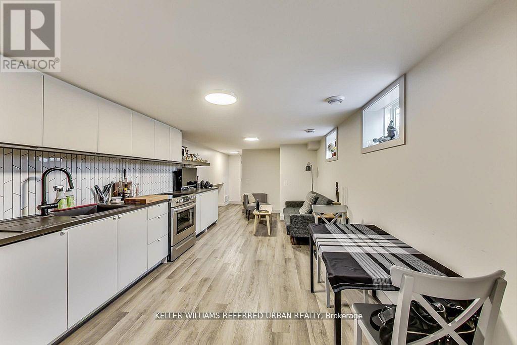 205 BATHURST STREET - 38