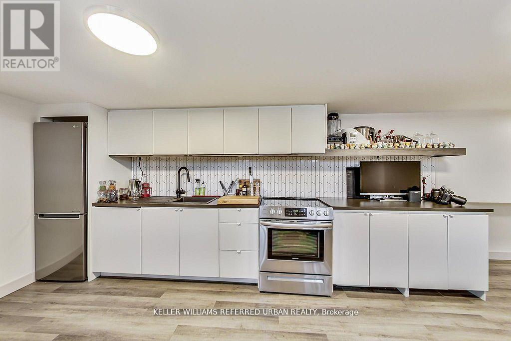205 BATHURST STREET - 39