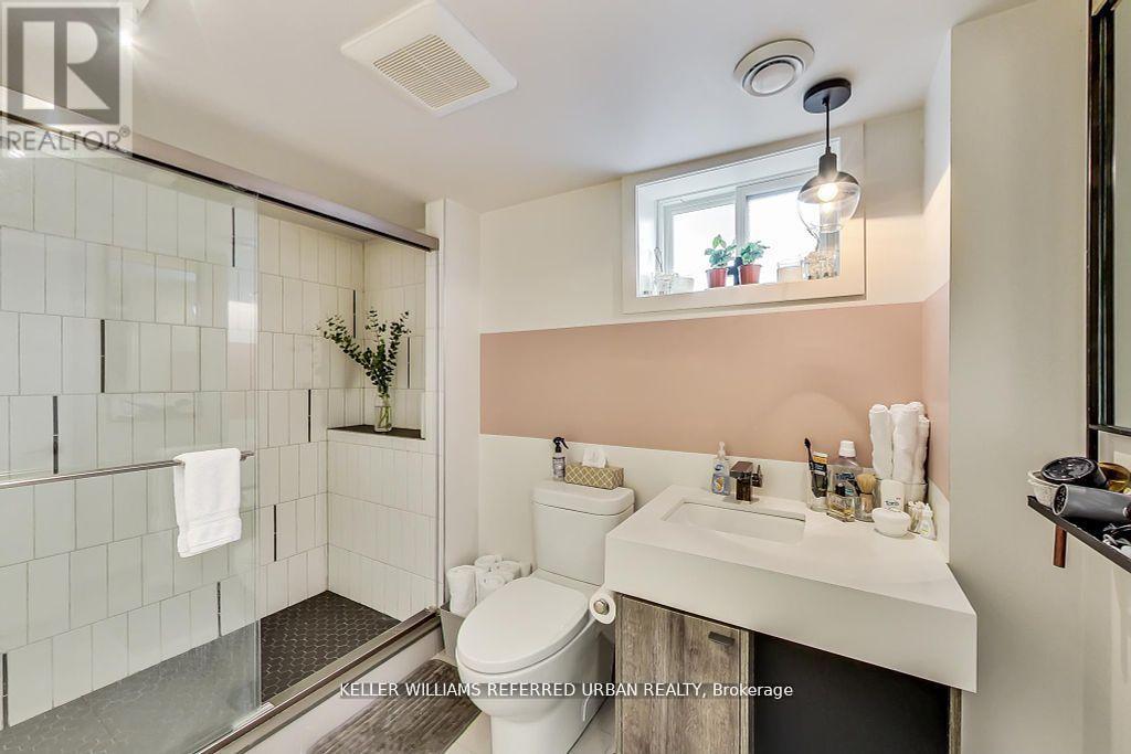 205 BATHURST STREET - 43