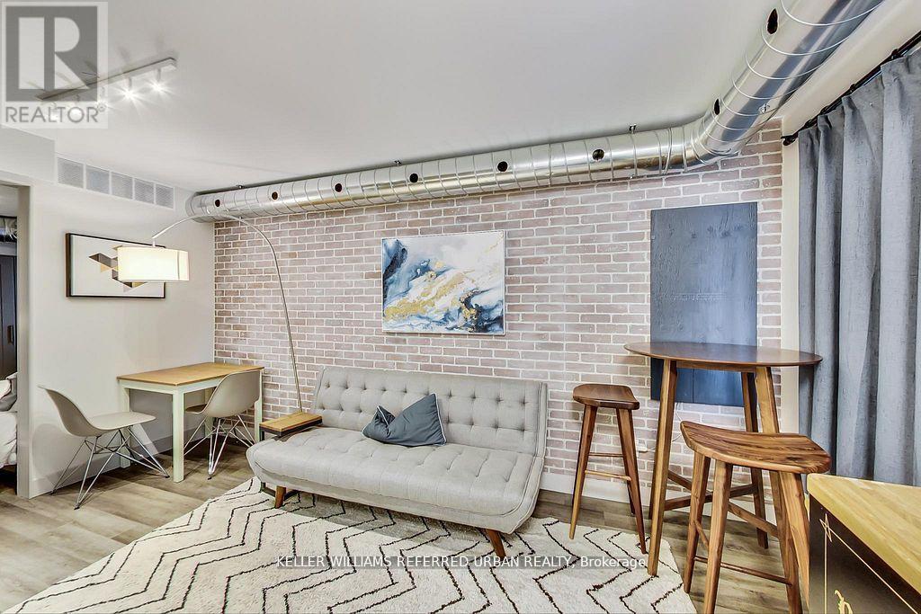 205 BATHURST STREET - 7