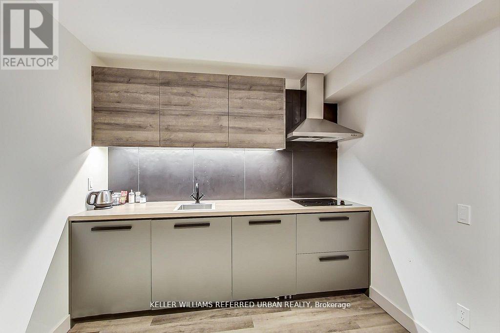 205 BATHURST STREET - 9