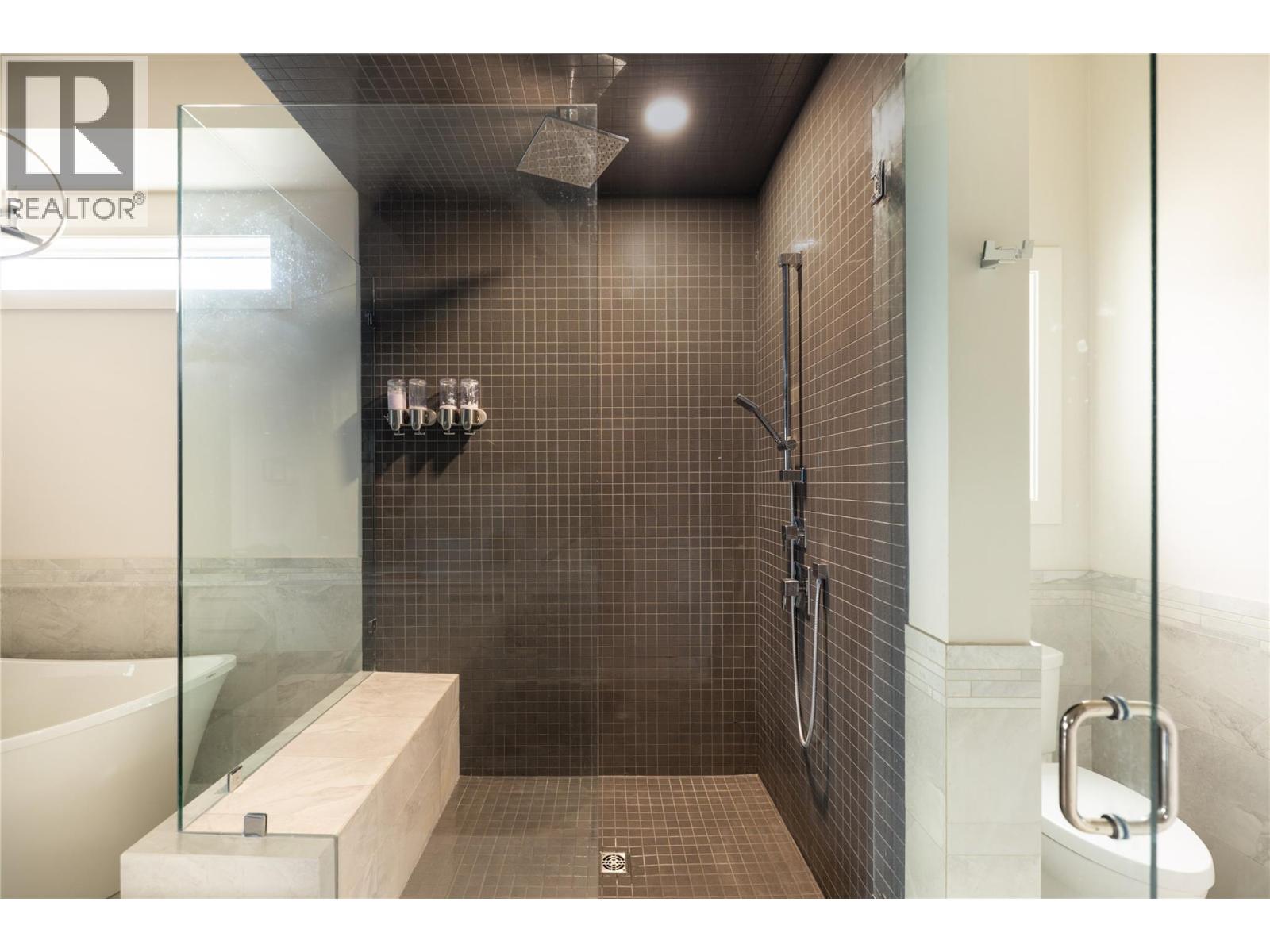  1130 Ledgeview Court, Kelowna