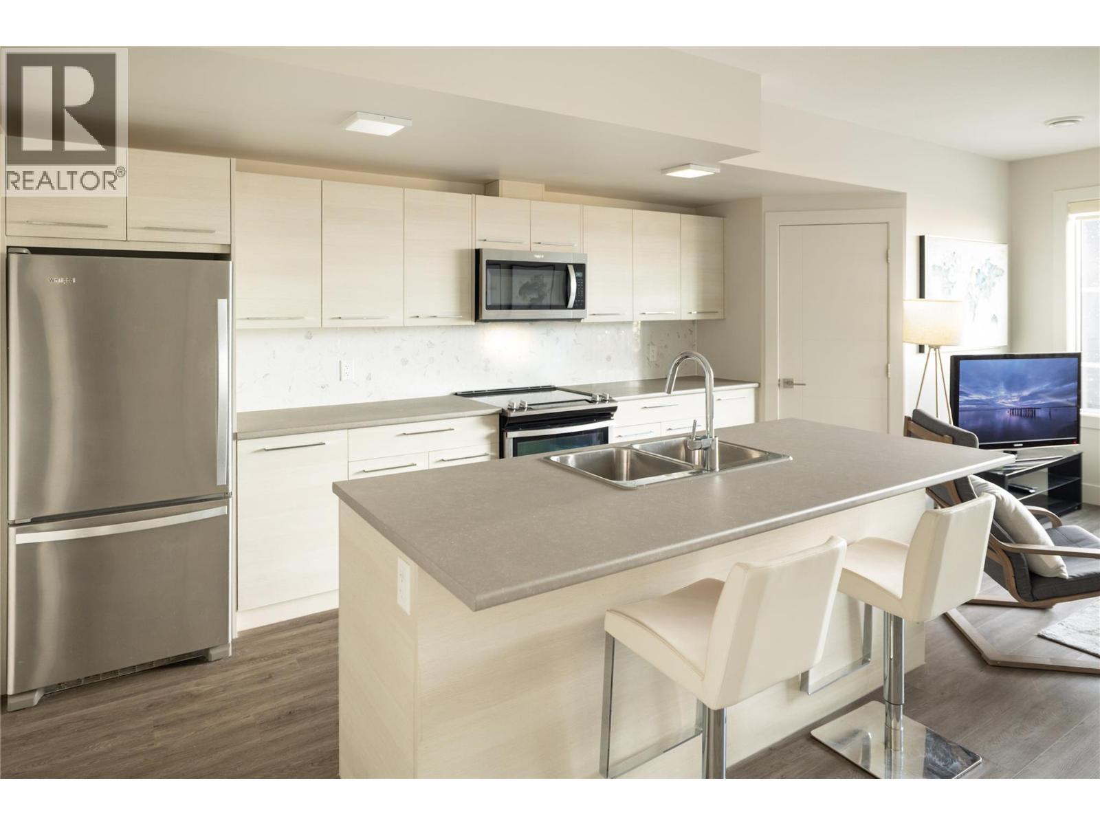  1130 Ledgeview Court, Kelowna