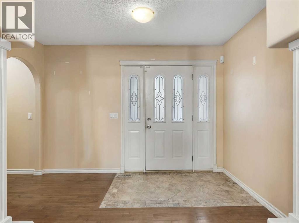 Single Family House for Sale in  Sherwood Way NW Sherwood Calgary 