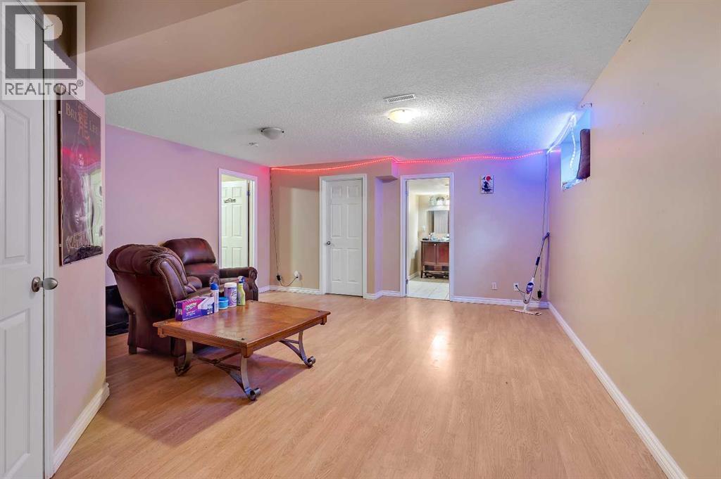 Single Family House for Sale in  Sherwood Way NW Sherwood Calgary 