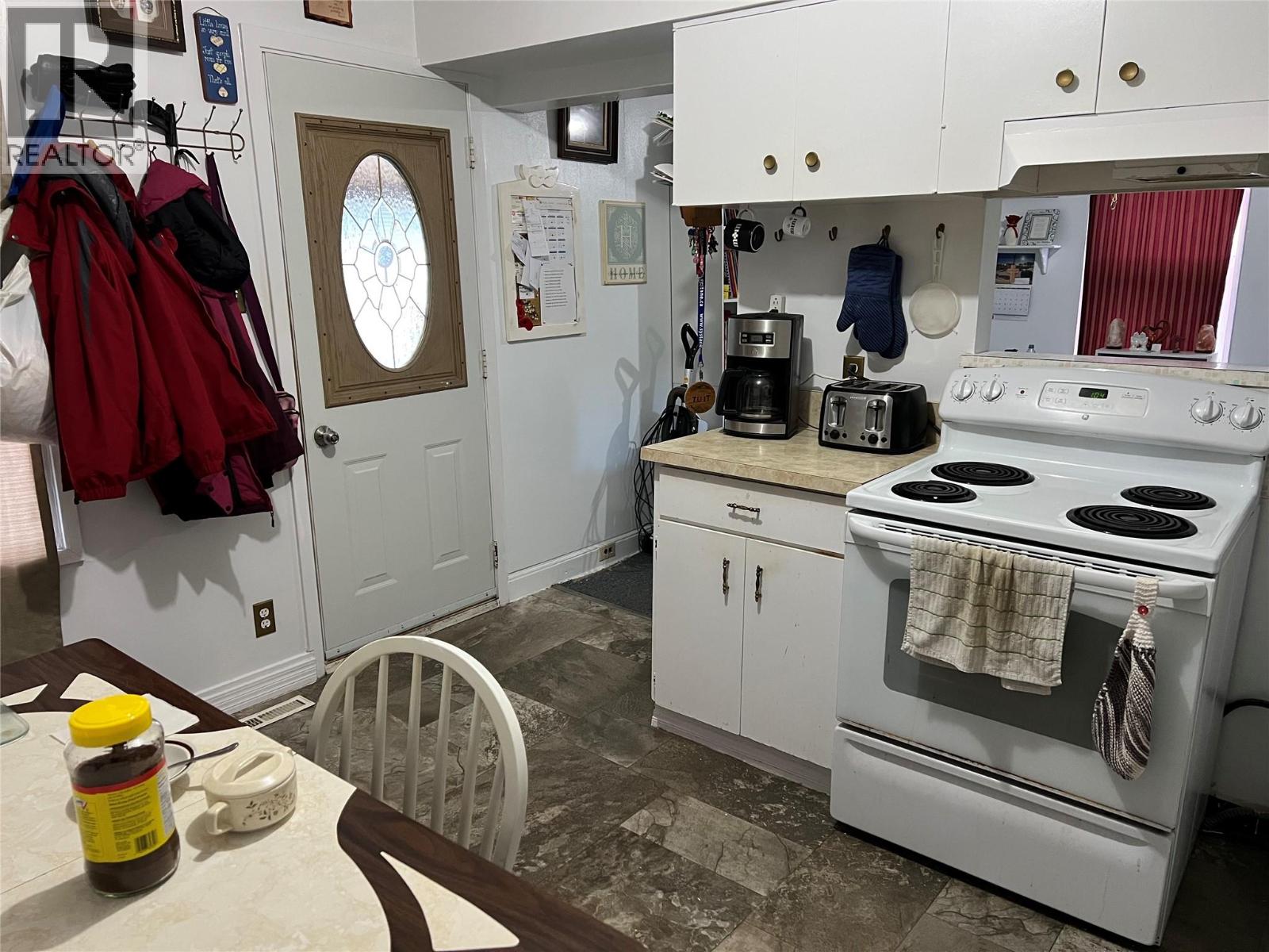 425, 415 Rossland Avenue, Trail