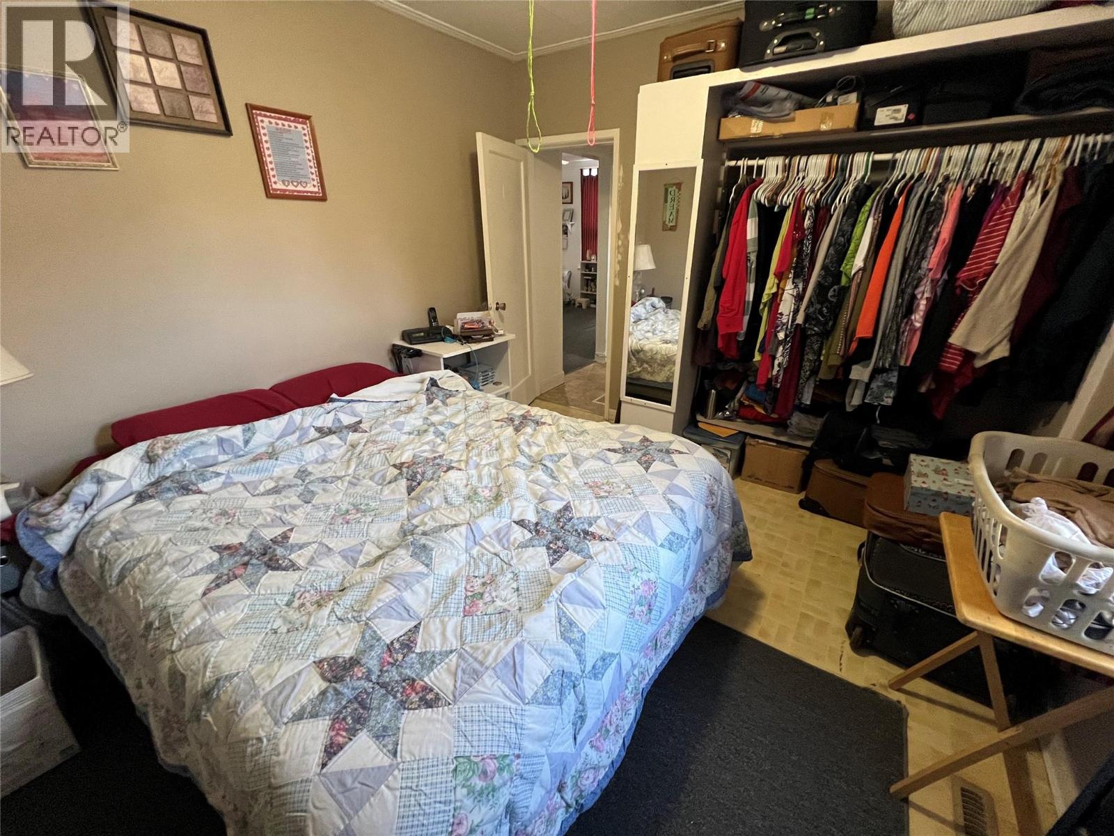 425, 415 Rossland Avenue - 13