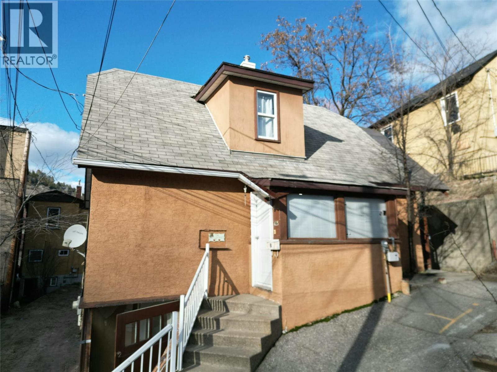 425, 415 Rossland Avenue, Trail