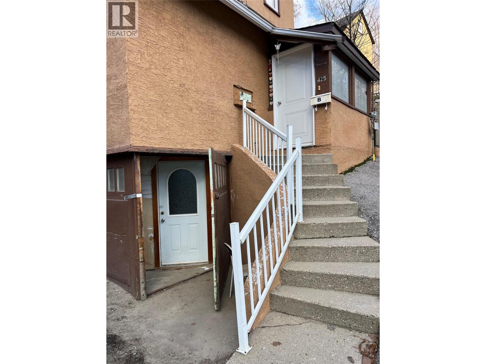 425, 415 Rossland Avenue, Trail