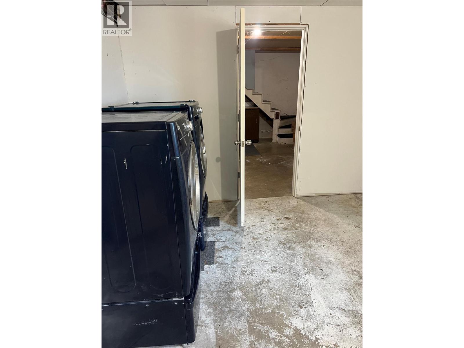 425, 415 Rossland Avenue, Trail