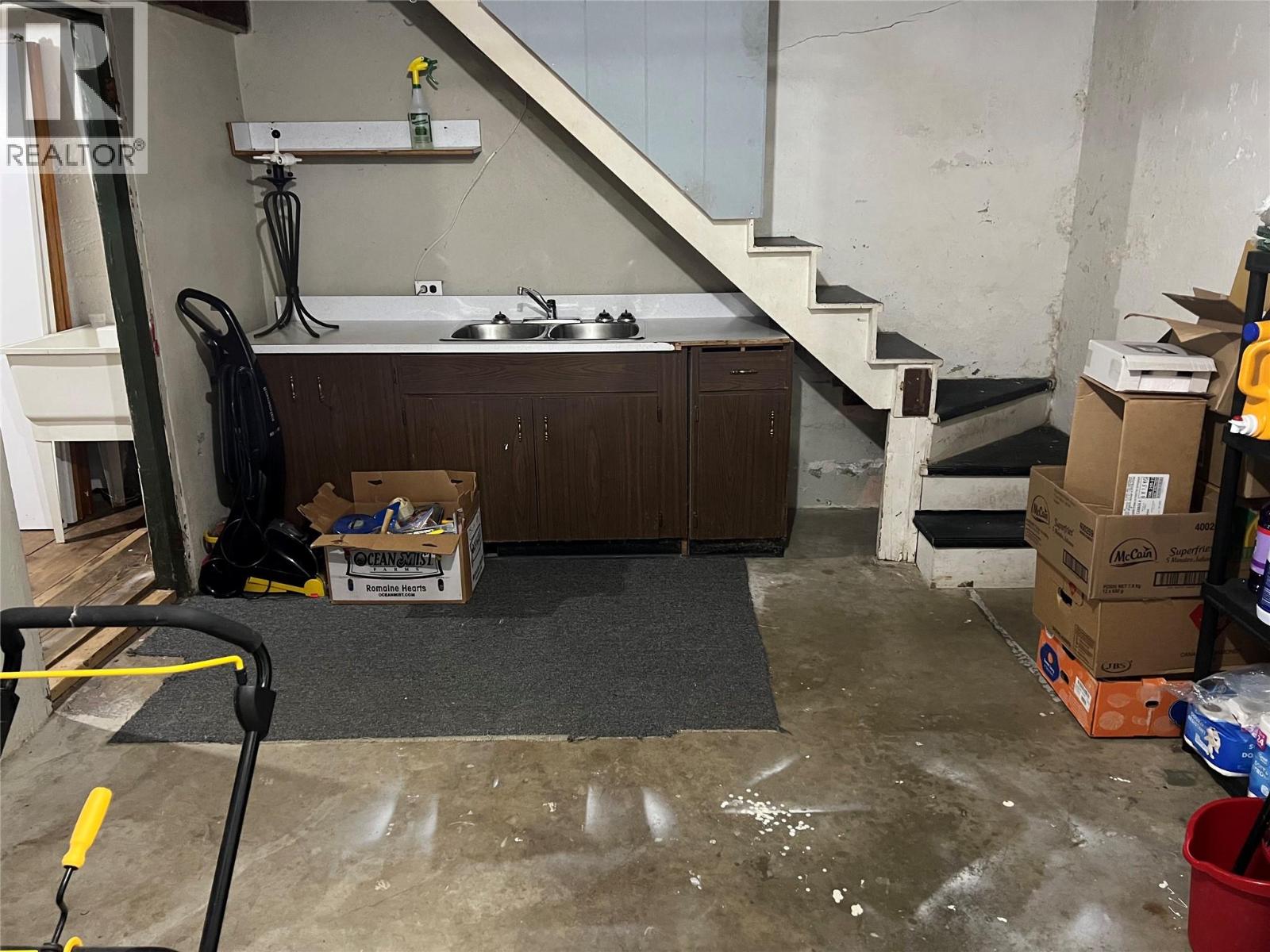 425, 415 Rossland Avenue, Trail