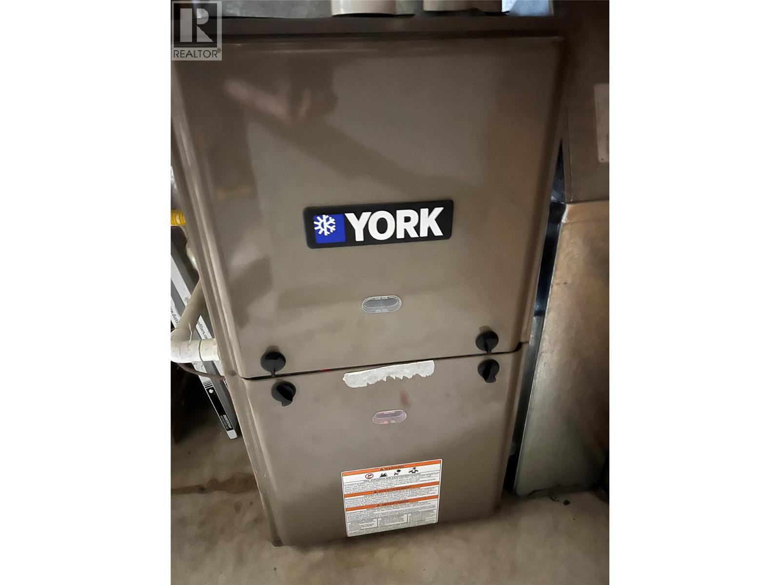 425, 415 Rossland Avenue, Trail