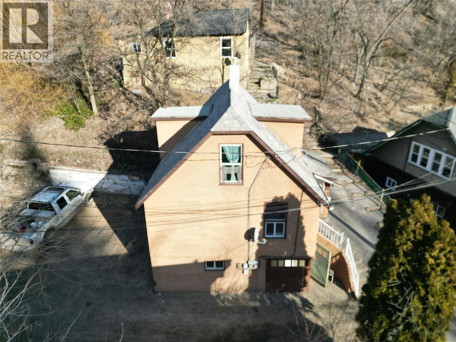 425, 415 Rossland Avenue, Trail