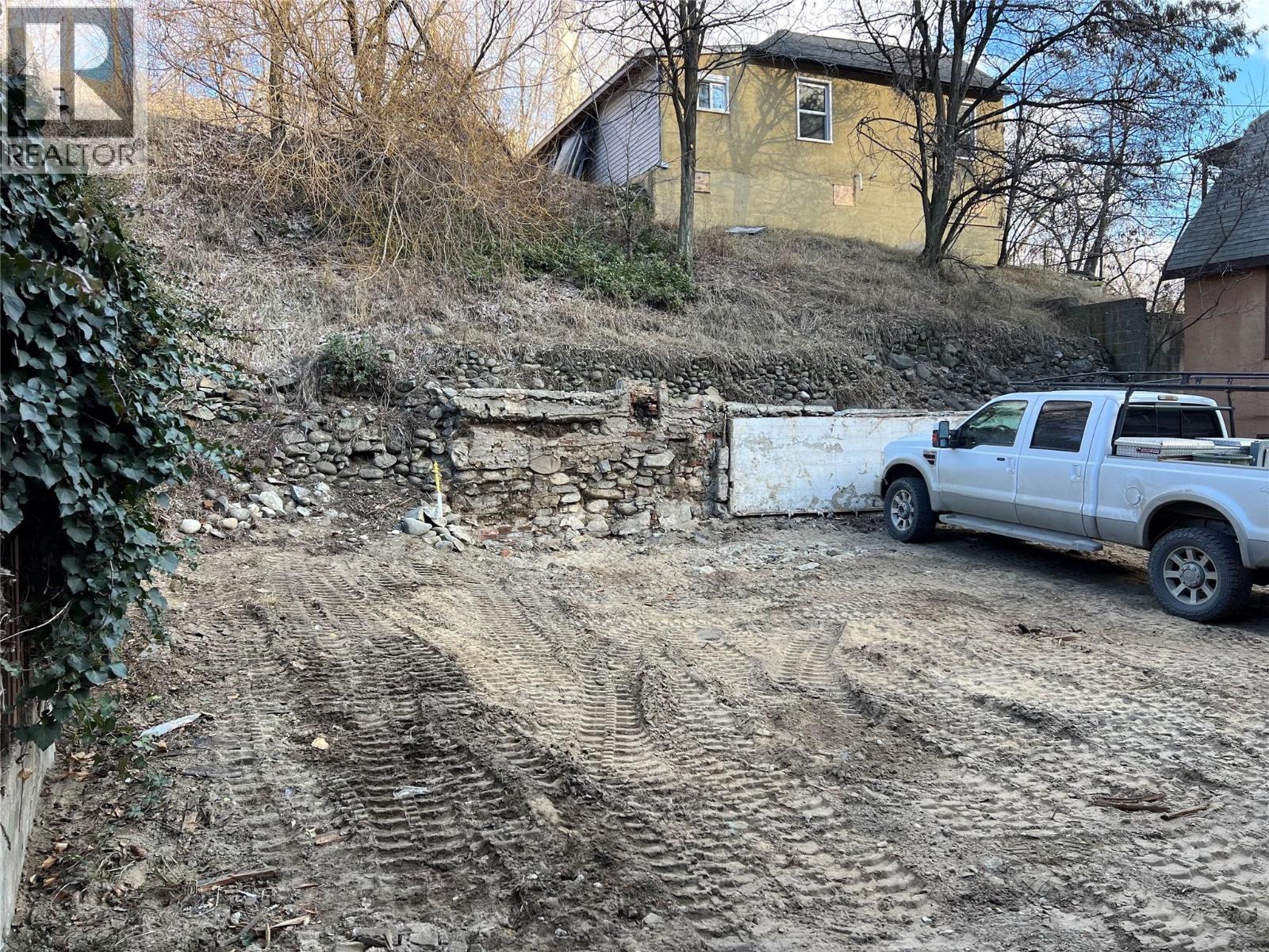 425, 415 Rossland Avenue, Trail