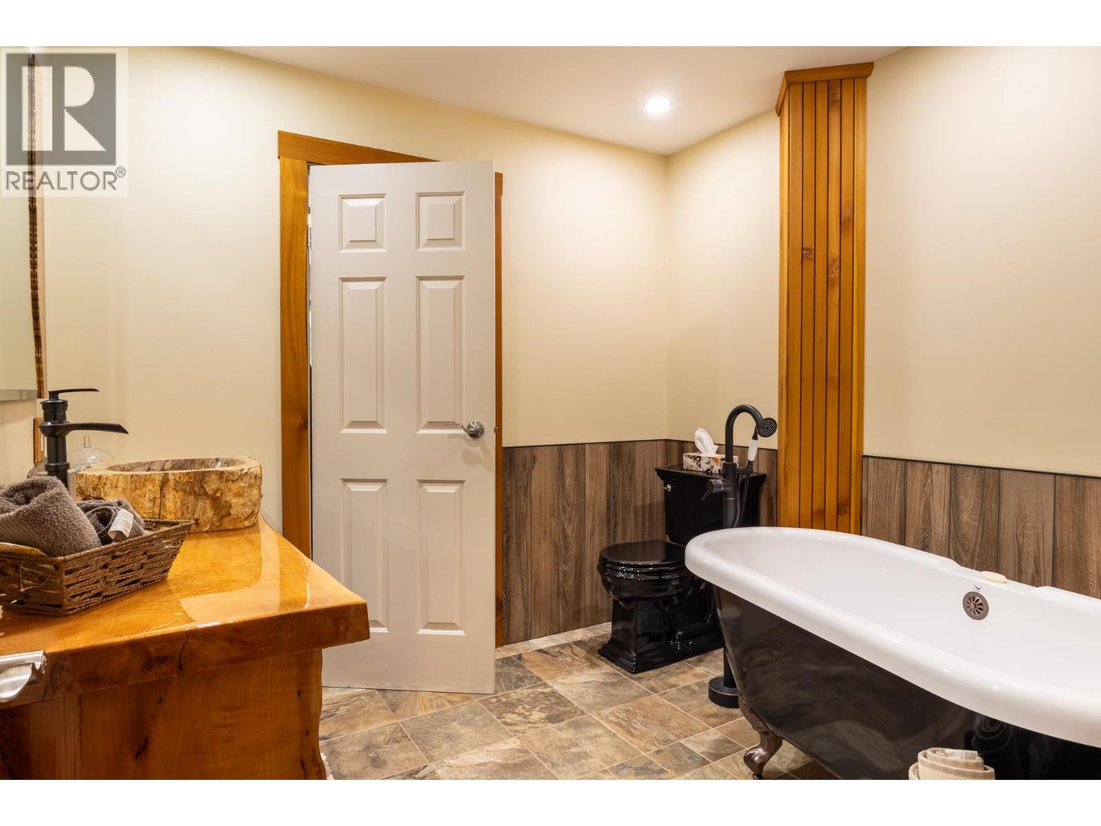 8099 NORTHWOOD ROAD, Halfmoon Bay