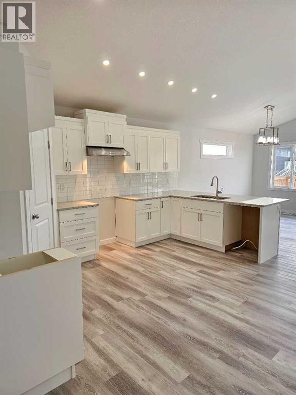 9211 94A Avenue - Photo 3 of 14, Wembley, Alberta