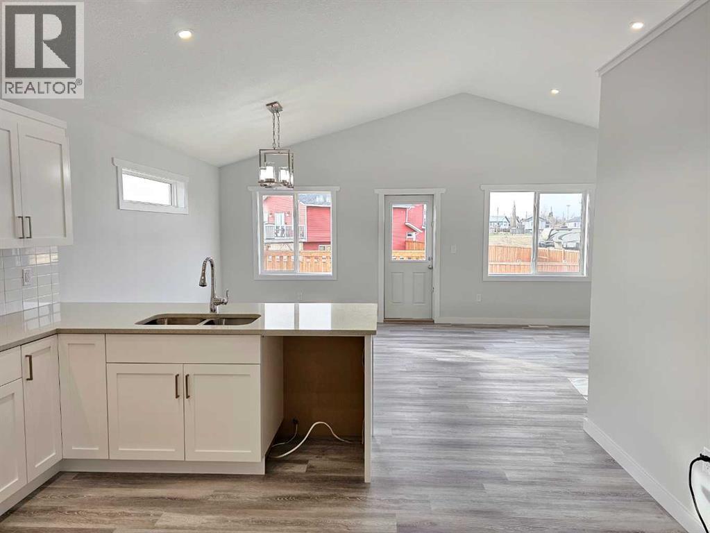 9211 94A Avenue - Photo 4 of 14, Wembley, Alberta