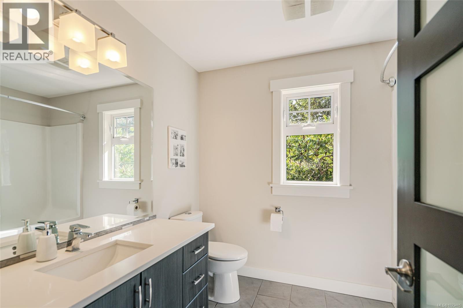 2466 Summerset Rd, Nanoose Bay