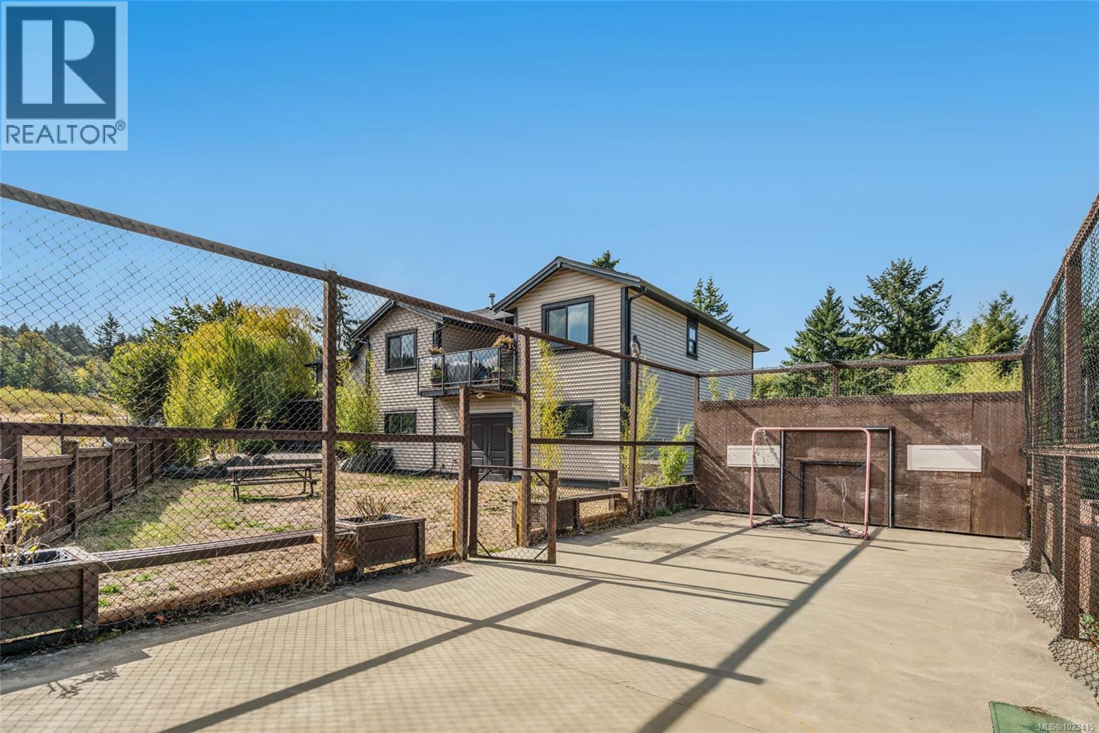 2466 Summerset Rd, Nanoose Bay