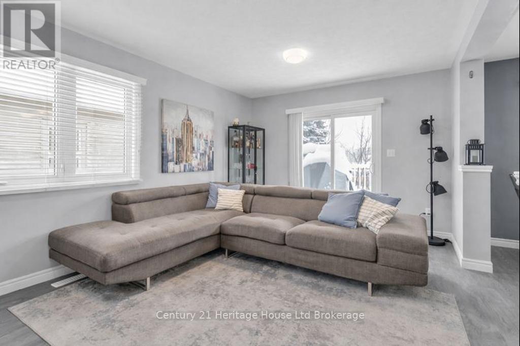 216 THAMES STREET N - 12