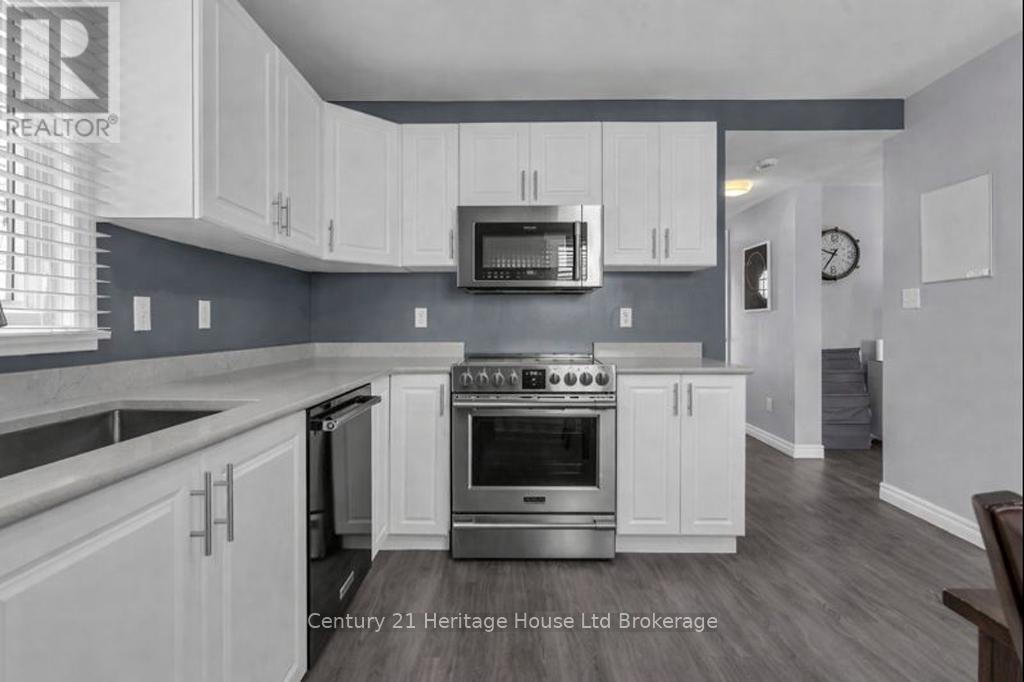 216 THAMES STREET N - 8