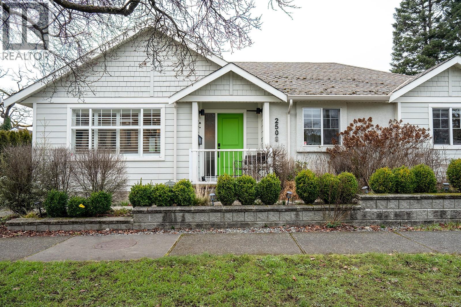  2508 Shakespeare Street, Victoria