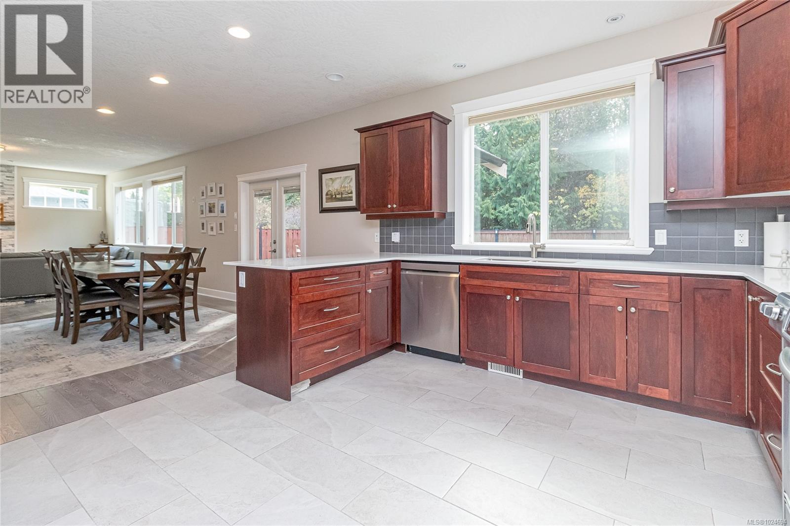 898 Bucktail Rd, Mill Bay