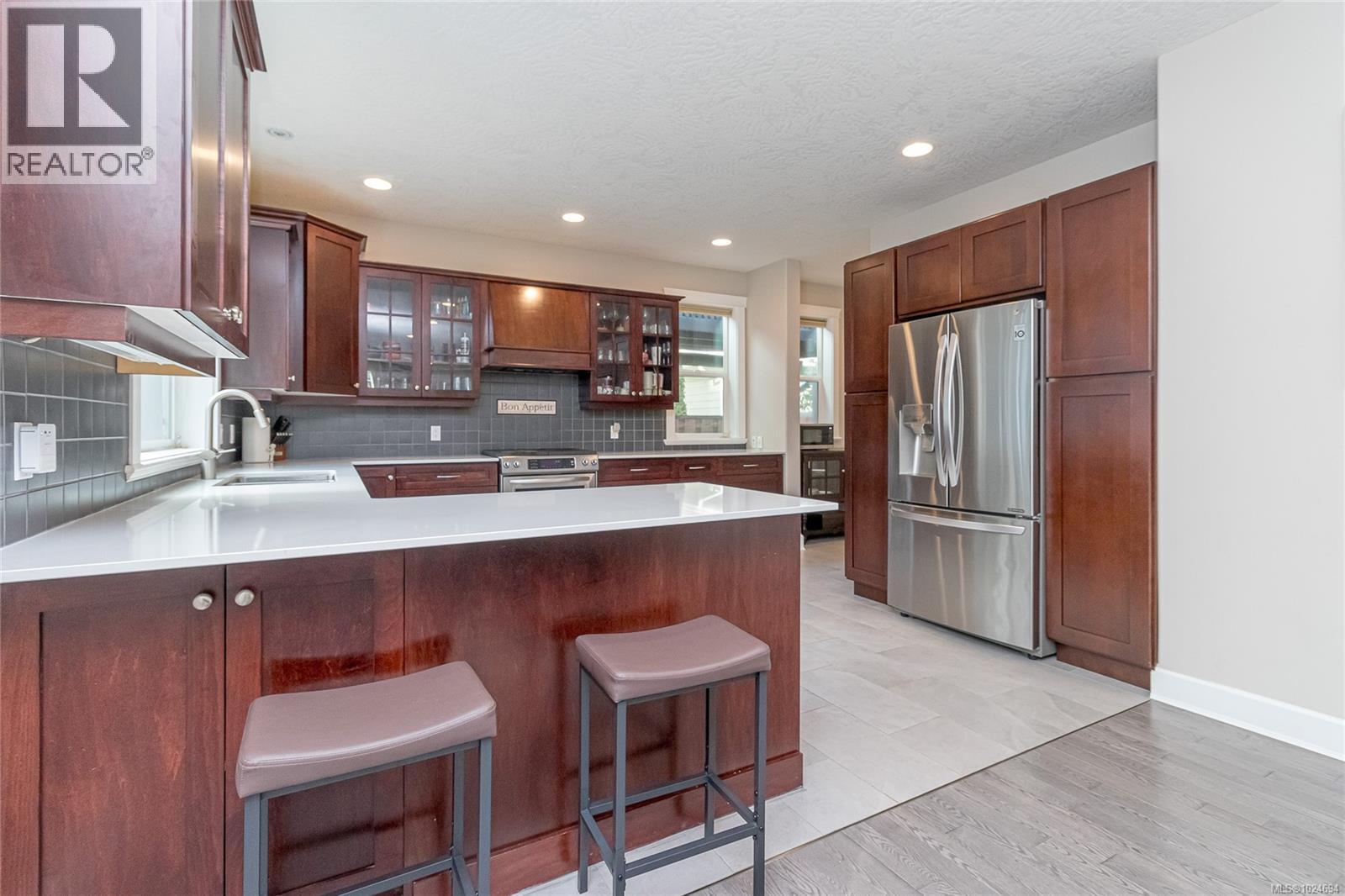 898 Bucktail Rd, Mill Bay