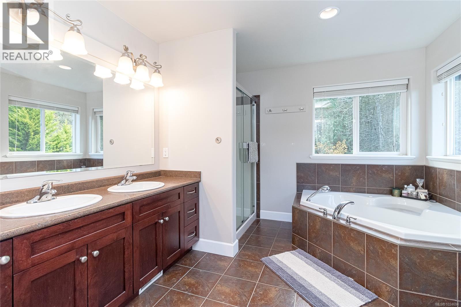 898 Bucktail Rd, Mill Bay