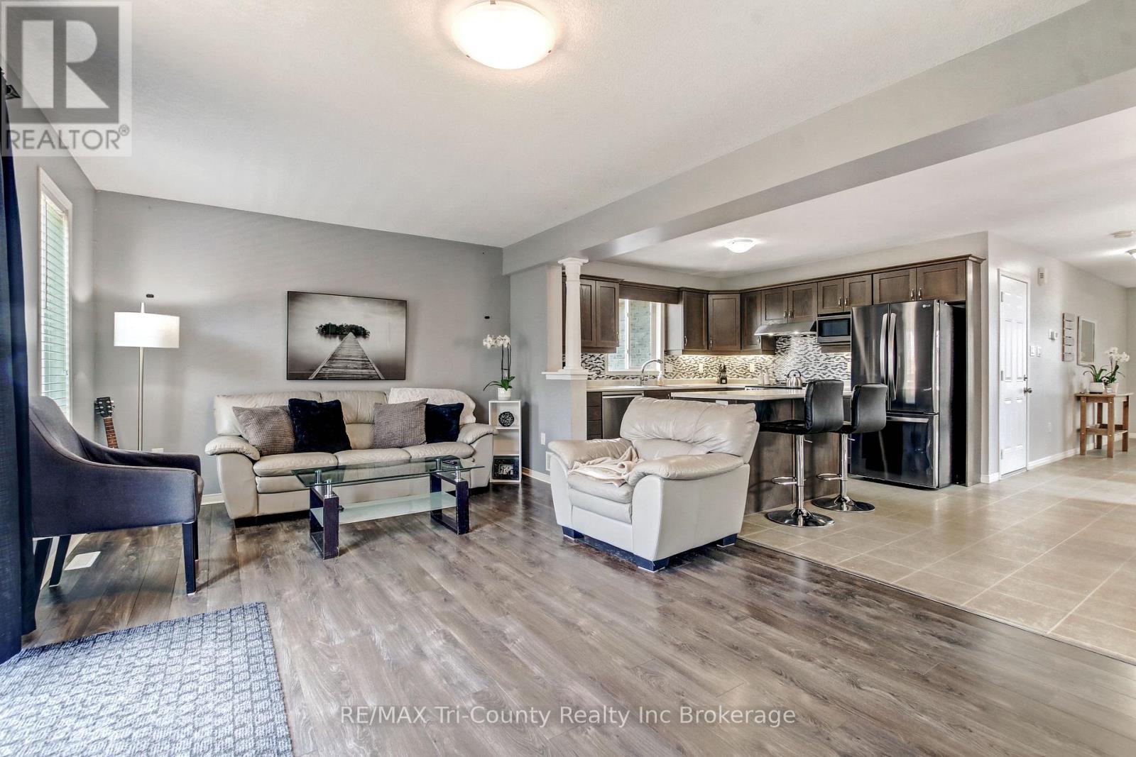 63 WOODHATCH CRESCENT - 11