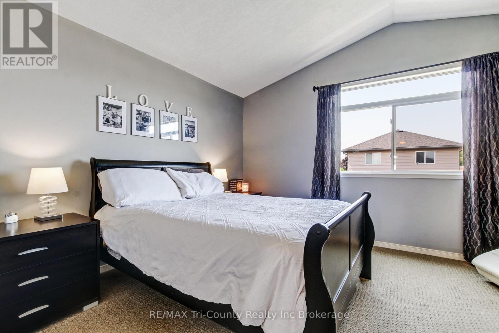 63 WOODHATCH CRESCENT - 19