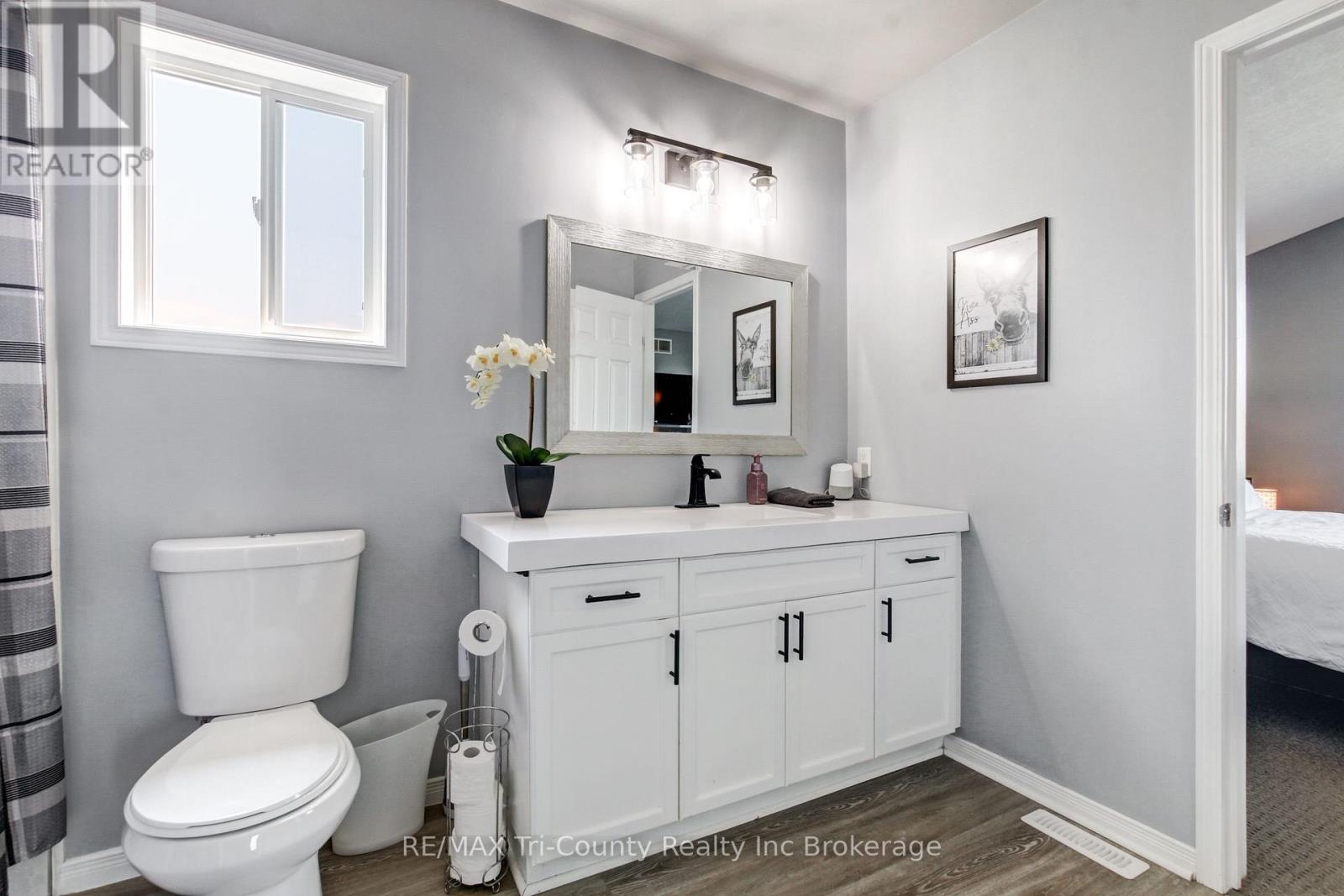 63 WOODHATCH CRESCENT - 17