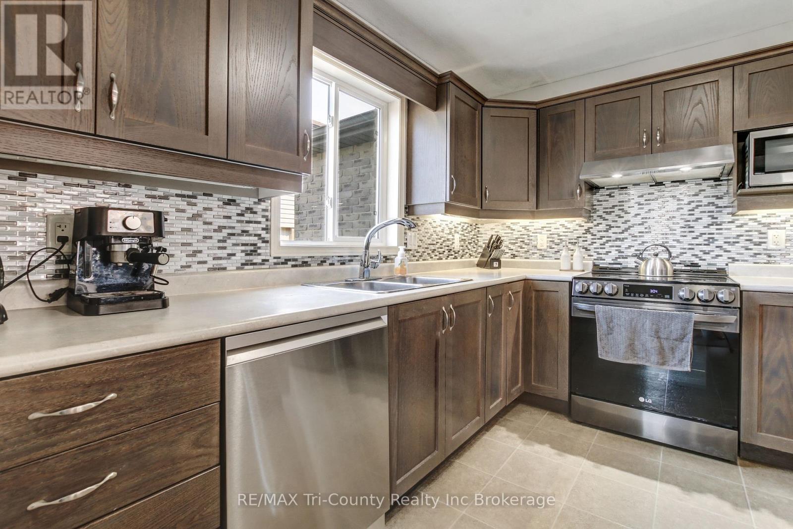 63 WOODHATCH CRESCENT - 9