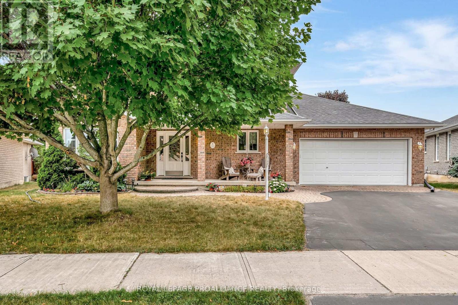 8 LINDEN LANE - Photo 4 of 48, Belleville (Belleville Ward), Ontario