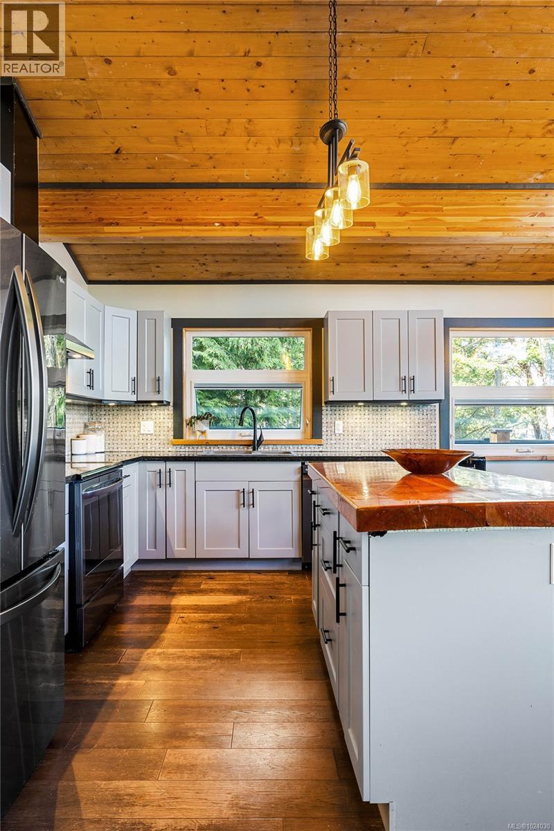  659 Wilks Road, Mayne Island