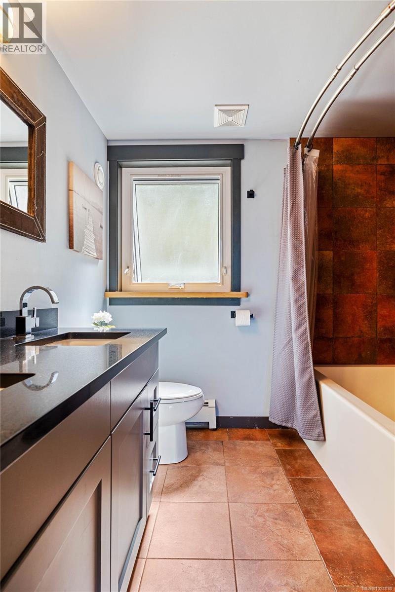  659 Wilks Road, Mayne Island