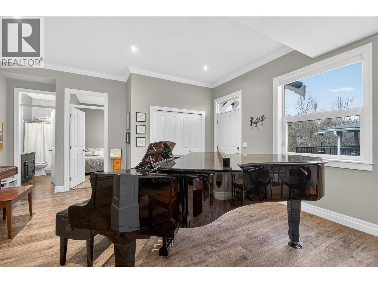  2281 24 Avenue Northeast, Salmon Arm