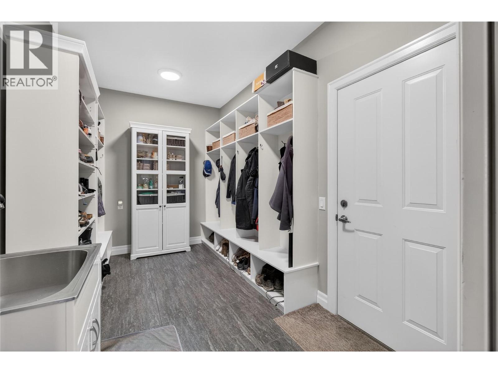  2281 24 Avenue Northeast, Salmon Arm