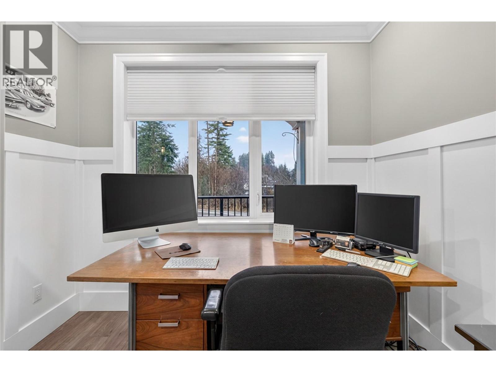 2281 24 Avenue NE - 25