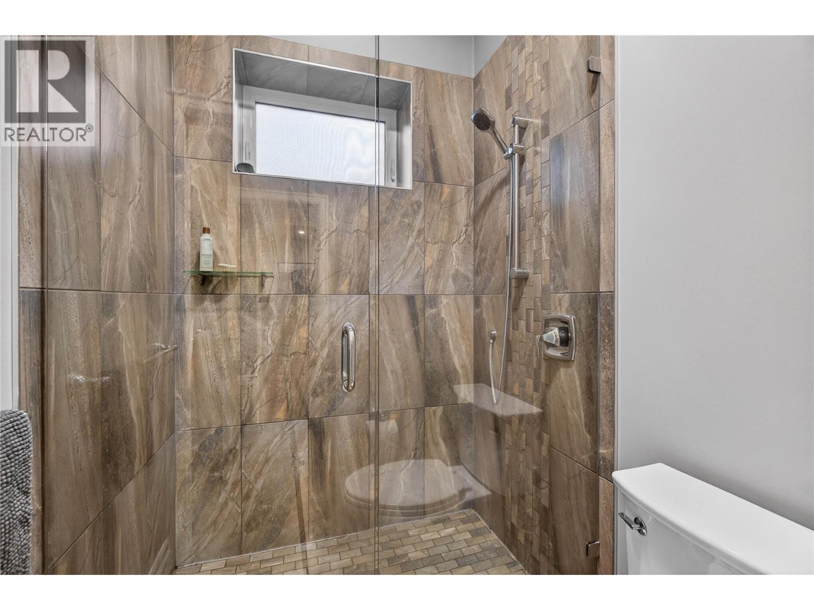  2281 24 Avenue Northeast, Salmon Arm