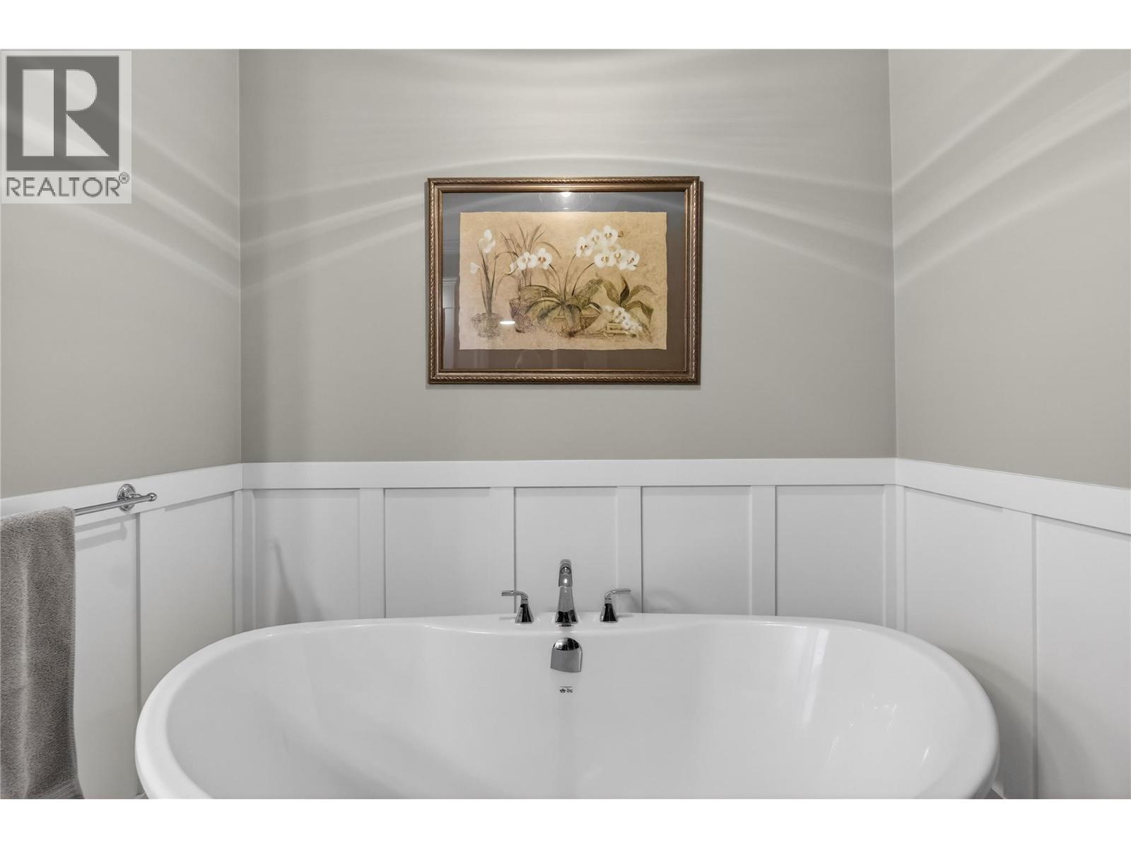  2281 24 Avenue Northeast, Salmon Arm