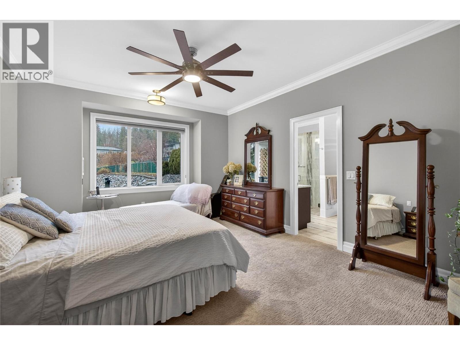 2281 24 Avenue NE - 38