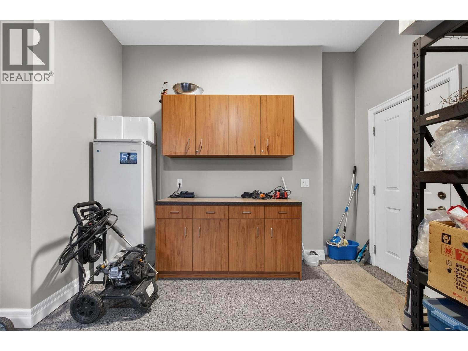  2281 24 Avenue Northeast, Salmon Arm