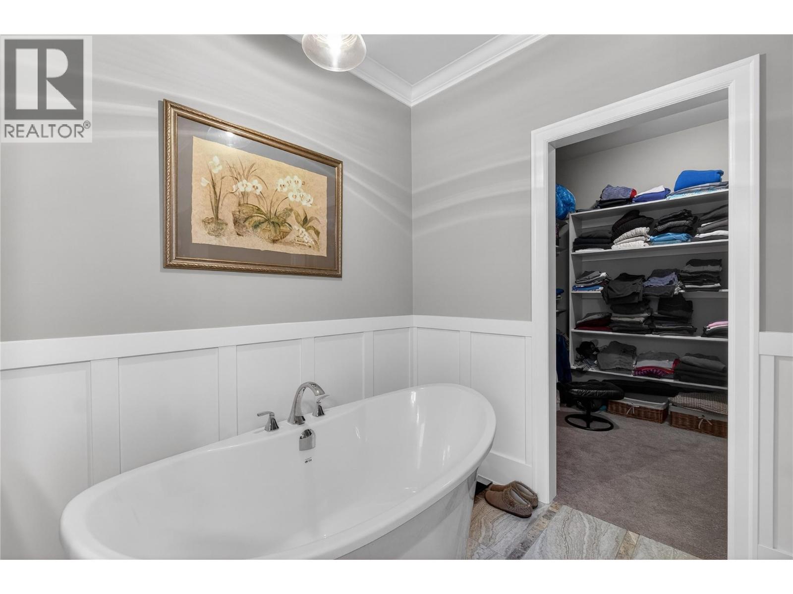  2281 24 Avenue Northeast, Salmon Arm