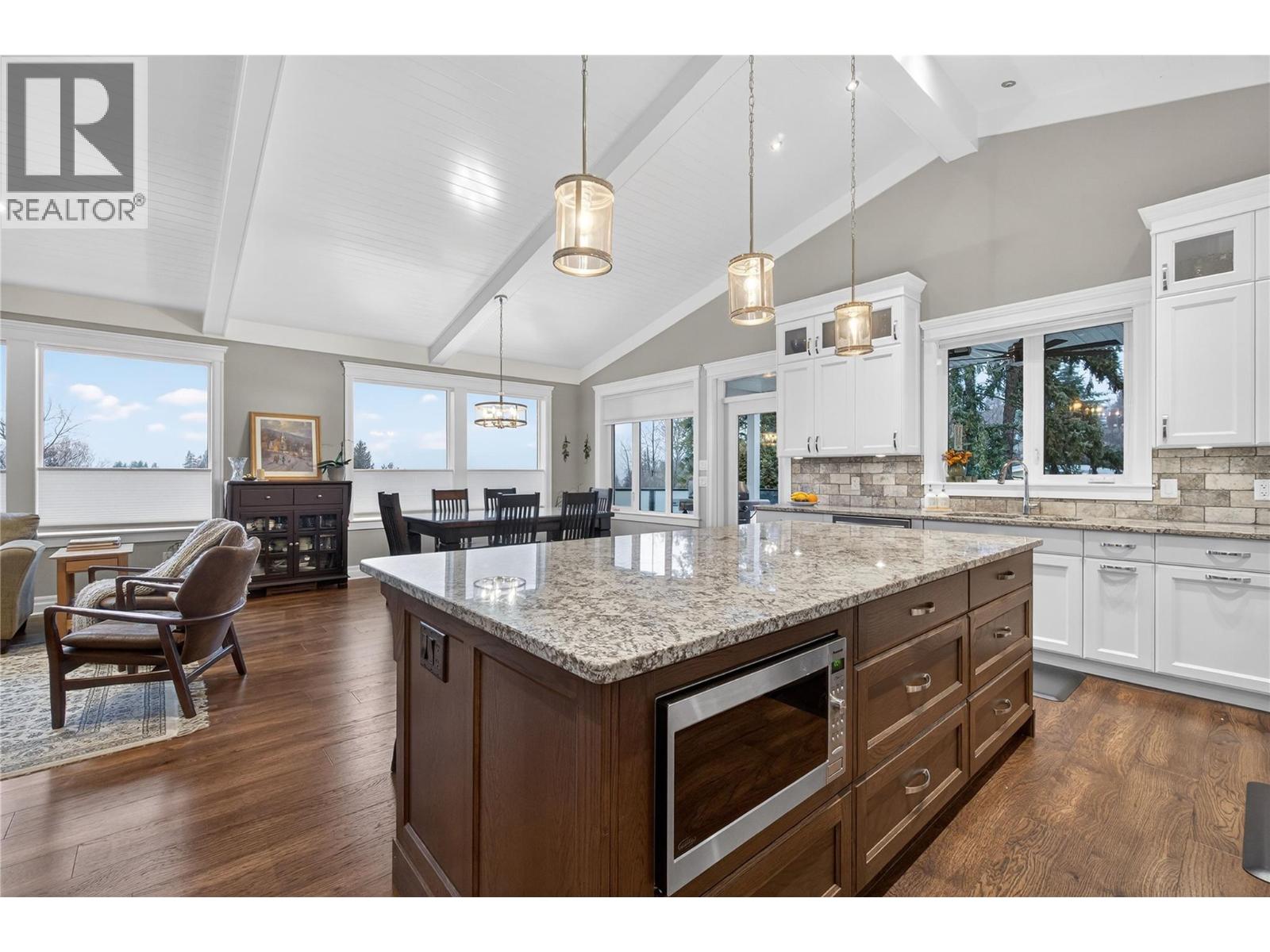  2281 24 Avenue Northeast, Salmon Arm