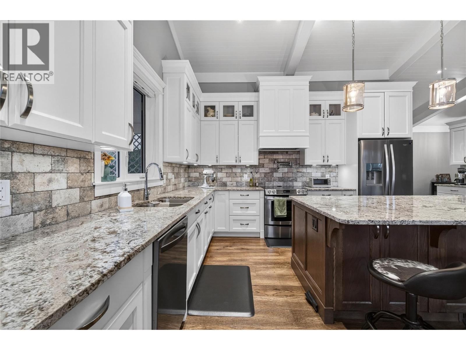  2281 24 Avenue Northeast, Salmon Arm