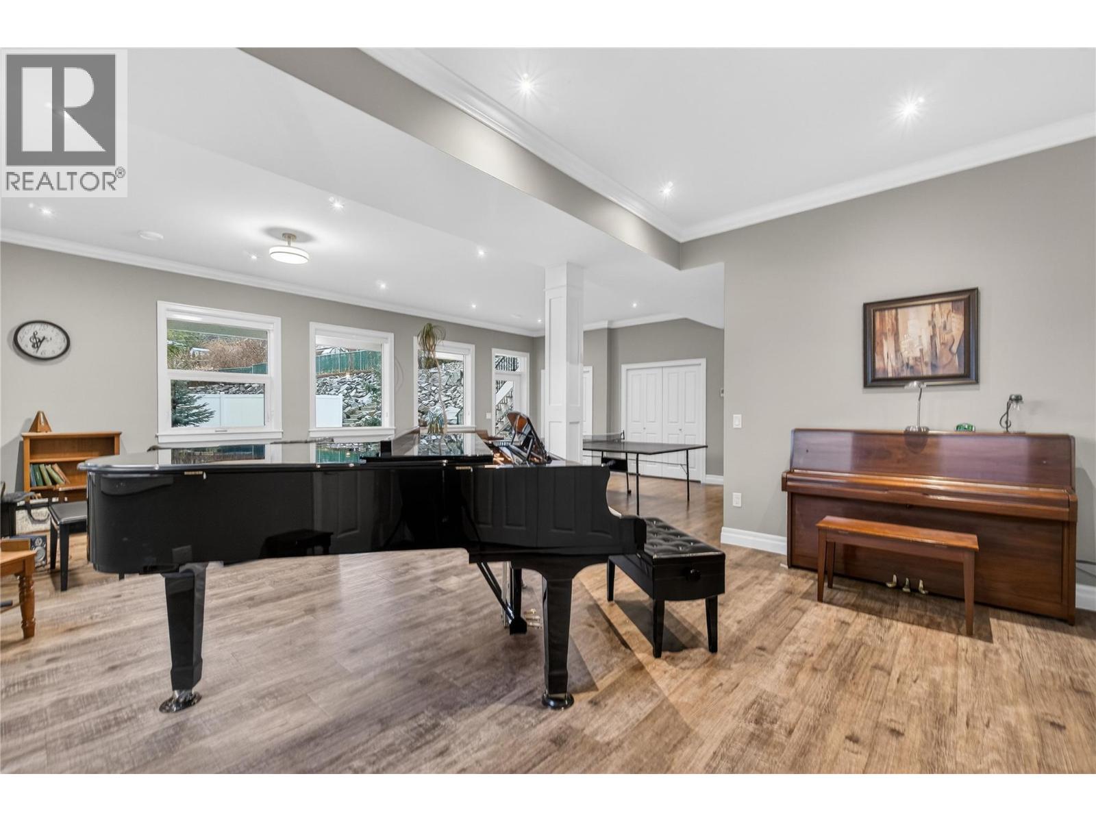  2281 24 Avenue Northeast, Salmon Arm