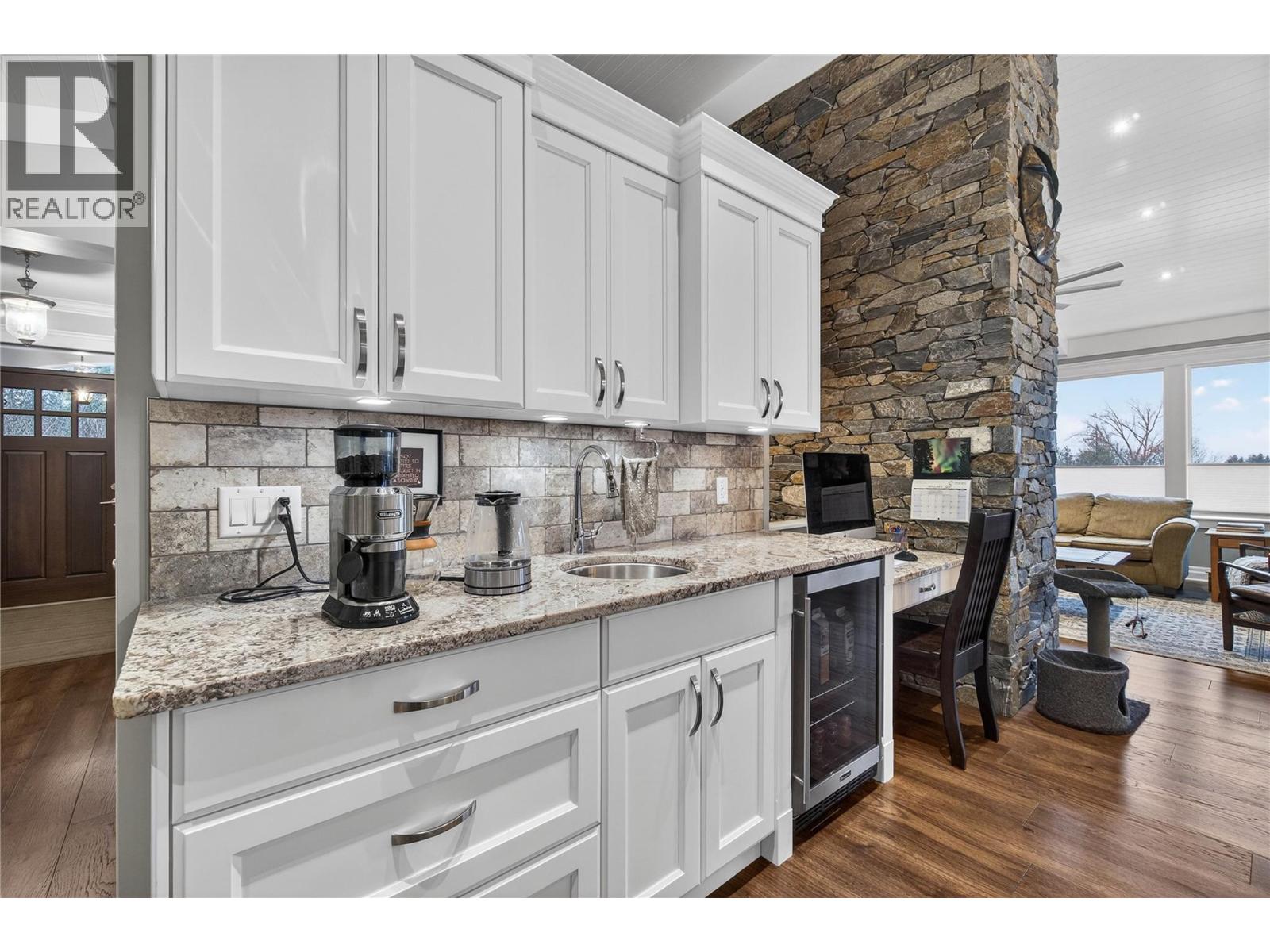  2281 24 Avenue Northeast, Salmon Arm